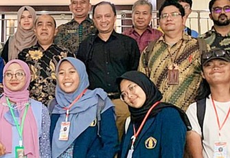 Foto bersama usai rapat