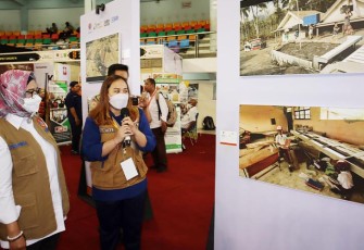 Deputi Bidang Pencegahan BNPB Prasinta Dewi seusai membuka Pameran Kebencanaan.