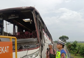 Pasca bus terguling dalam kondisi kaca pecah