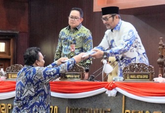 Fraksi DPRD Jatim Beri Pandangan Umum Terhadap Raperda Perubahan Perda Nomor 8 Tahun 2019