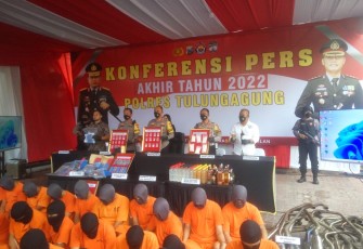 Polres Tulungagung saat Gelar Konferensi Pers Rilis Akhir Tahun 2022