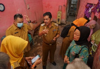 Pj Walikota saat Turun Langsung Tinjau Warga Kurang Mampu dan Gangguan Jiwa