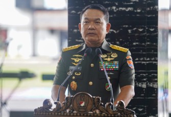 Kasad Jenderal TNI Dr. Dudung Abdurachman saat memberikan sambutan pada gelar Doa Bersama Lintas Agama di Mabesad, Jakarta. Rabu, (14/12/2022).