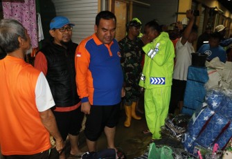 Bupati Blora Arief Rohman meninjau lokasi banjir di wilayah kecamatan Jepon kabupaten Blora.