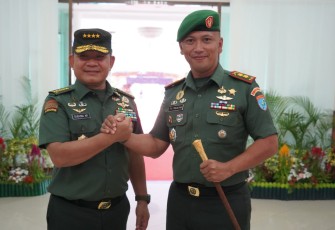 Dandim Palangka Raya (kanan) saat Sambut Hangat KASAD Jenderal TNI Dudung Abdurachman