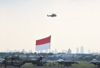 Bendera Merah Putih ukuran besardikibarkan pada acara demo udara dan merupakan bentuk partisipasi Koharmatau dalam rangka Peringatan HUT ke-77 Republik Indonesia pada tanggal 17 Agustus 2022 di Istana Negara Jakarta.