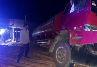 pasca kejadian mobil tanki CPO terperosok