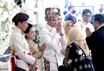 Bamsoet saat mengikuti prosesi akad nikah Kaesang dengan Erina, di Pendopo Agung, Hotel Royal Ambarukmo, Yogyakarta, Sabtu (10/12/22).