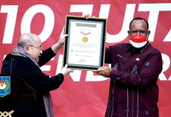 Kemendagri saat Terima Rekor Dunia MURI