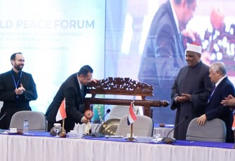 Bamsoet saat membuka World Peace Forum (WPF) sekaligus membuka acara tersebut di Surakarta, Kamis (17/11/22).