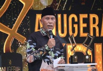 Gubernur Sumbar Mahyeldi pada Anugerah KPI 2022 di Studio 1 Menara Kompas, Jalan Palmerah Selatan, Tanah Abang, Jakarta, Sabtu (15/10/2022).