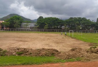 Suasana lapangan sepak bola stadion Menak Sopal Kabupaten Trenggalek, yang sedang di rehab, Selasa (25/10/2022).