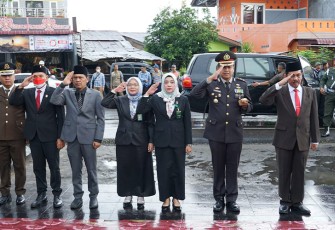 Pj. Wali Kota selepas mengikuti rangkaian Upacara Peringatan Hari Pahlawan Tahun 2022 di Lapangan Merdeka Kota Tebing Tinggi, Kamis (10/11/2022). 