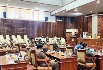Rapat Paripurna Dengar Jawaban Fraksi-Fraksi Terhadap Pendapat Gubernur Atas Raperda Inisiatif DPRD, Senin 21 Februari 2022.