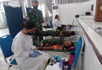 Prajurit TNI Kodim 1016 Palangka Raya saat Ikuti Donor Darah 