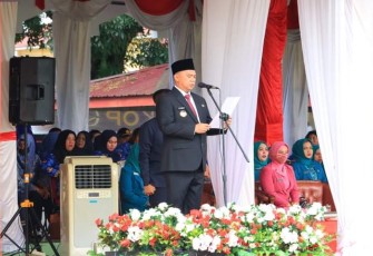 Bupati Labuhanbatu dr.H.Erik Adtrada Ritonga, M.K.M saat bertindak sebagai inspektur upacara peringatan Hari Pahlawan di lapangan Ika Bina Rantauprapat jalan M.Thamrin Kecamatan Rantau Utara, Kamis 10 November 2022. 
