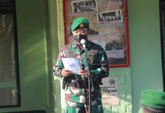 Dandim 0808/Blitar Letkol Inf Sapto Dwi Priyono, S.E., saat Bacakan Amanat Pangdam V/Brawijaya.