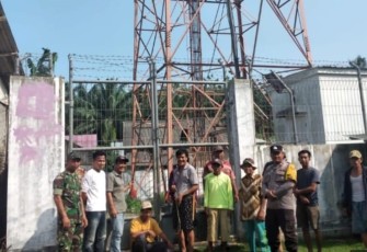 Pilar Desa saat Kawal Warga Segel Tower Provider di Kaur