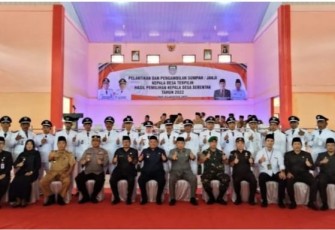 Foto bersama usai prosesi pelantikan