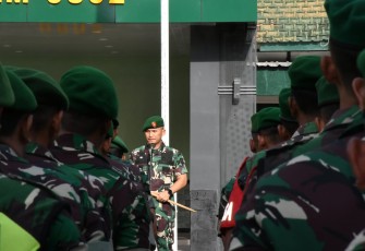 Dandim 0802/Ponorogo saat memberi jam komandan