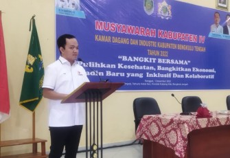 Dr Yoga Mirza Pratama saat memberikan sambutan usai terpilih Jadi Ketum Kadin Benteng Periode 2022-2027.