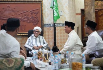 Prabowo Subianto saat Silahturahmi ke Kiai Miftach
