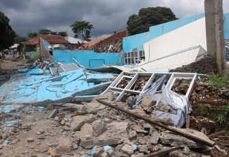 Kondisi bangunan yang runtuh akibat gempa di Kabupaten Cianjur, Jawa Barat, Rabu (23/11).