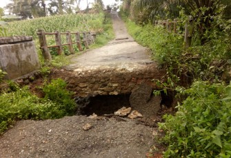Kondisi jembatan saat dicek pewarta klikwarta.com