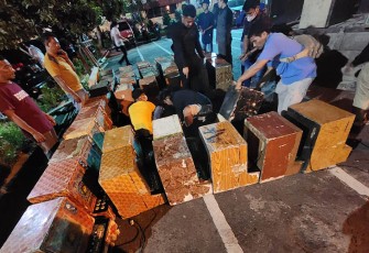 Pasca penggerebekan, petugas amankan barang bukti mesin judi Jackpot dan tebak ikan.