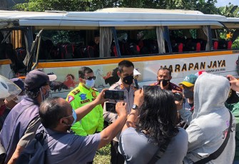 Kapolres Tulungagung AKBP Handono Subiakto, SH, SIK MH saat diwawancarai awak media