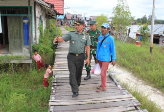 Kasdim 1016 Palangka Raya saat Tinjau Lokasi Sasaran TMMD Reguler ke 115