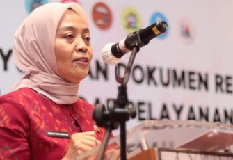 Sekretaris Ditjen Bina Pembangunan Daerah Kemendagri Sri Purwaningsih atau yang akrab disapa Nining saat memberikan sambutan.