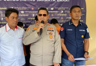 Kasi Humas Polres Metro Jakarta Barat Kompol Moch Taufik Iksan saat konferensi pers , Senin (5/9/2022).