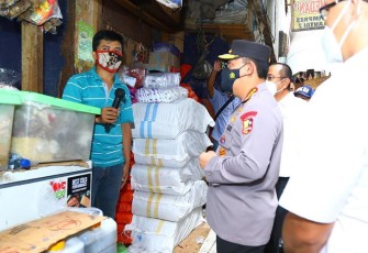 Kapolri Jenderal Listyo Sigit Prabowo saat meninjau migor di Pasar Minggu, Jakarta Selatan, Senin (21/3/2022).