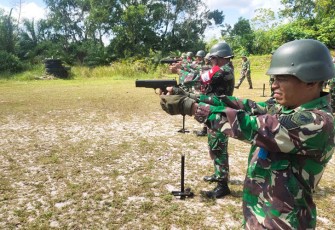 Latihan Menembak Senjata Ringan