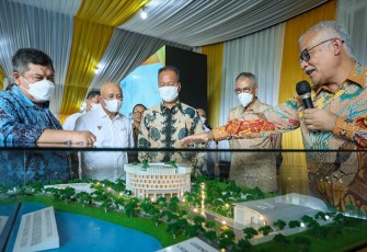 MenKopUKM Teten Masduki saat hadir dalam ground breaking tersebut di Purwakarta, Senin (5/12).
