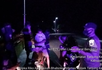Jajaran Polres Kaur saat patroli tadi malam Rabu (20/04).