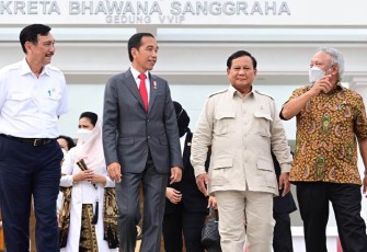 Presiden RI Ir H Joko Widodo saat bersama Menko Marves Luhut B. Pandjaitan, Menteri Basuki dan Menteri Pertahanan Prabowo Subianto.