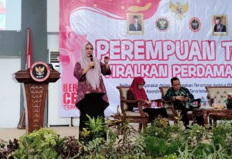 Derta Wahyulin dalam Talk Show Perempuan Teladan Optimis dan Produktif (TOP) Viralkan Perdamaian yang digelar di Gedung Serba Guna Provinsi Bengkulu, Kamis (1/9/2022).
