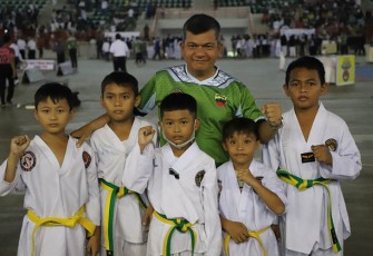 Pangdam I/BB, Mayjen TNI Achmad Daniel Chardin, SE, MSi saat foto bersama atlet 