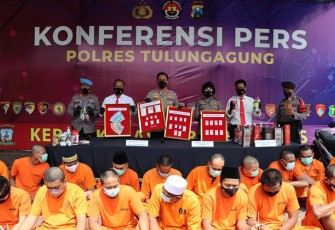 Konferensi pers hasil ungkap kasus Sat Resnarkoba Polres Tulungagung periode bulan Februari s/d Maret 2022 di Halaman Polres Tulungagung, Senin (28/03/2022). 