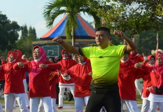Dandim 0801/Pacitan saat bersama Forkopimda Ikuti Senam Lansia