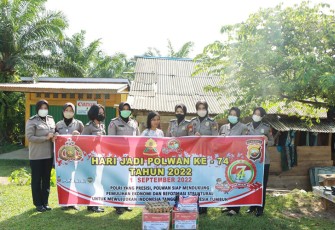 Polwan Polres Kaur saat Gelar Polri Berbagi