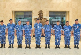 Kasau Marsekal TNI Fadjar Prasetyo, S.E., M.P.P., CSFA, saat berfoto bersama dengan 8 Pati TNI AU yang naik pangkat.