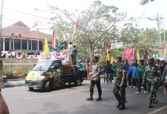 Dandim Dampingi Kapolres Tulungagung saat Turun Langsung Ke Jalan Kawal Penyampaian Aspirasi Mahasiswa