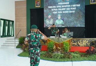 Pangdivif 2 Kostrad saat Kunjungi Satuan Yonif PR 501 dan Yonarmed 12 Kostrad