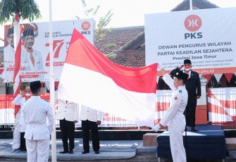 Pengibaran bendera sang saka merah putih oleh paskibraka