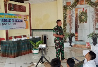 Danramil 0806/07 Watulimo saat Berikan Materi LDK Kepada Siswa-Siswi SMA Negeri 1 Gondang