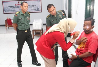 Kodim 0806/Trenggalek saat Gelar Operasi Katarak Gratis