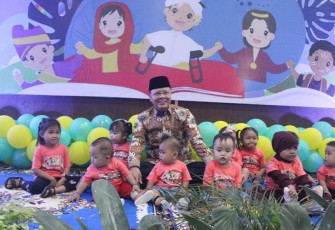 Gubernur Rohidin saat hadir dan membuka Puncak Lomba Balita dan Penyerahan Hadiah Lomba Balita Sehat Tingkat Provinsi Bengkulu tahun 2022, di ruang pertemuan salah satu hotel di kawasan Jalan Pariwisata Pantai Panjang Bengkulu, Rabu (16/11). 